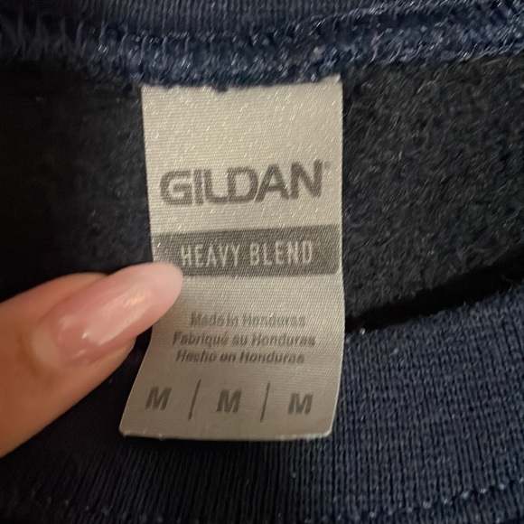 selling this gildan navy blue sweater with Nike embroidery on it size medium - Picture 4 of 6